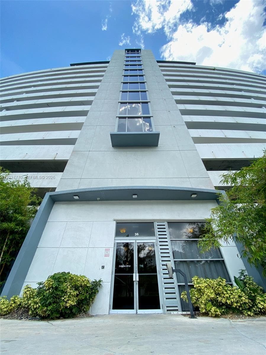 36 NW 6th Ave # 708, Miami FL 33128 — 1