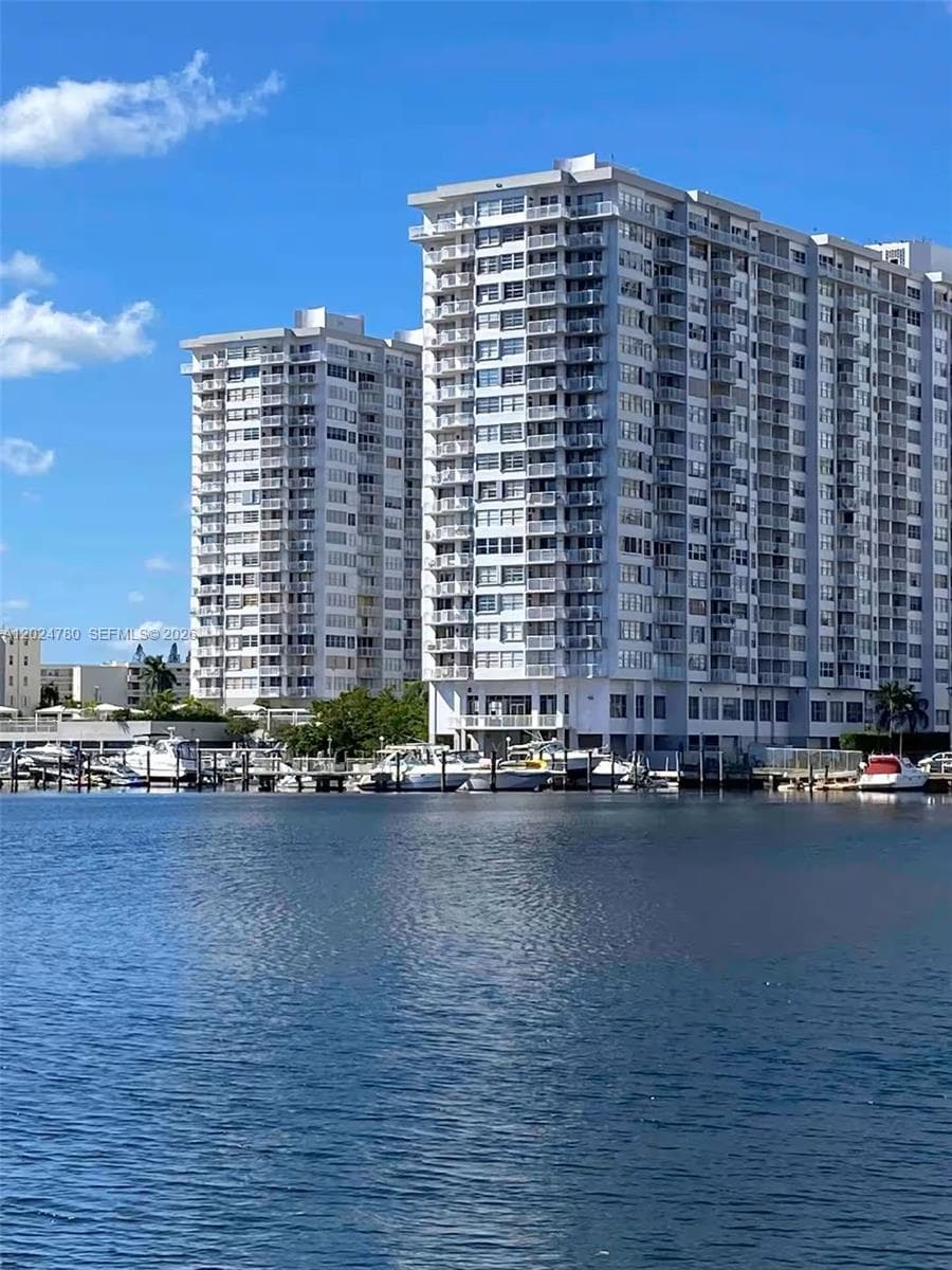 18081 Biscayne Blvd # 1904, Aventura FL 33160 — 2