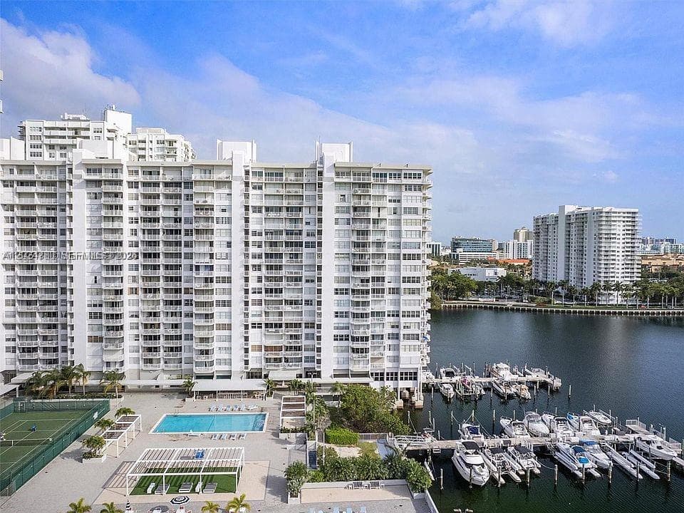 18081 Biscayne Blvd # 1904, Aventura FL 33160 — 3