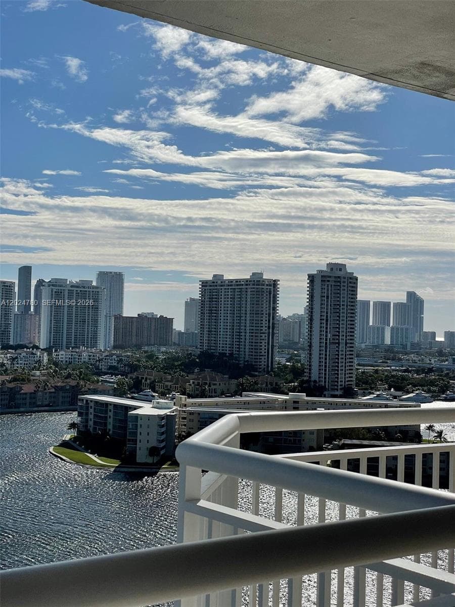 18081 Biscayne Blvd # 1904, Aventura FL 33160 — 34