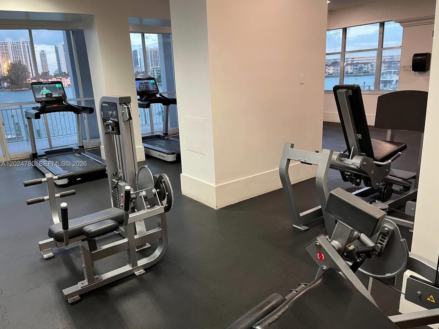 18081 Biscayne Blvd # 1904, Aventura FL 33160 — 38