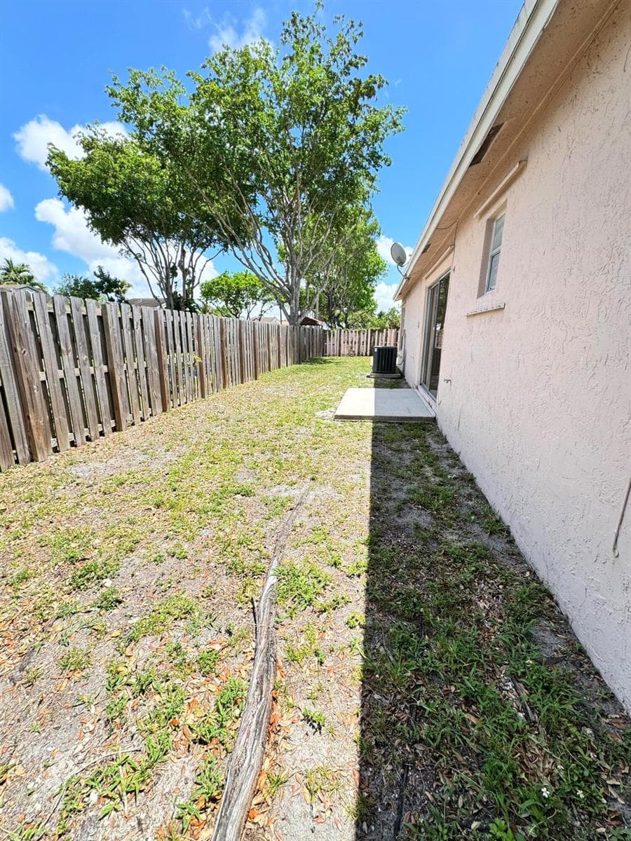 8600 NW 193rd Terrace, Hialeah FL 33015 — 23