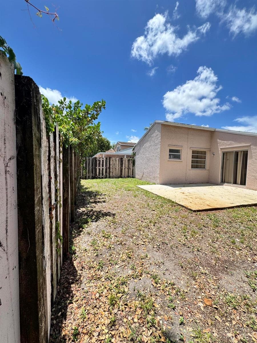 8600 NW 193rd Terrace, Hialeah FL 33015 — 26