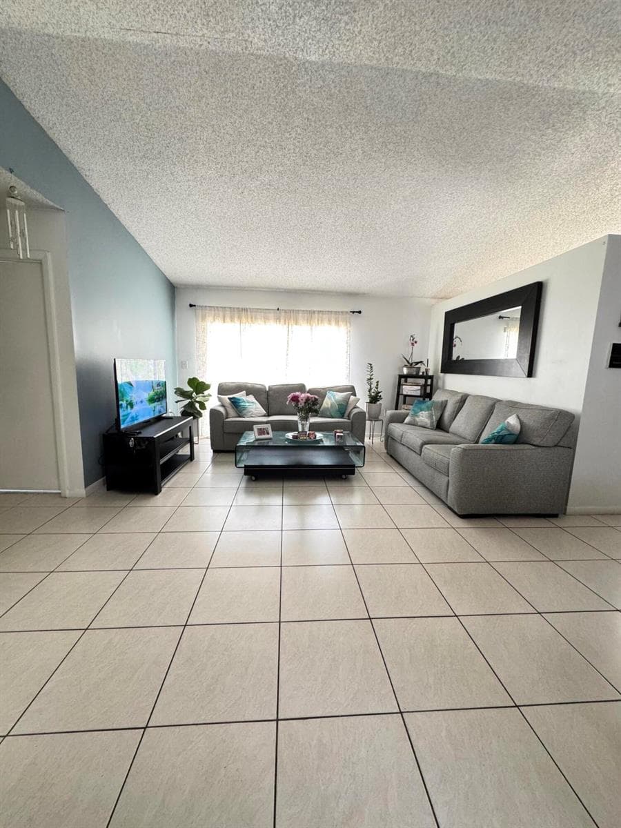 8600 NW 193rd Terrace, Hialeah FL 33015 — 3
