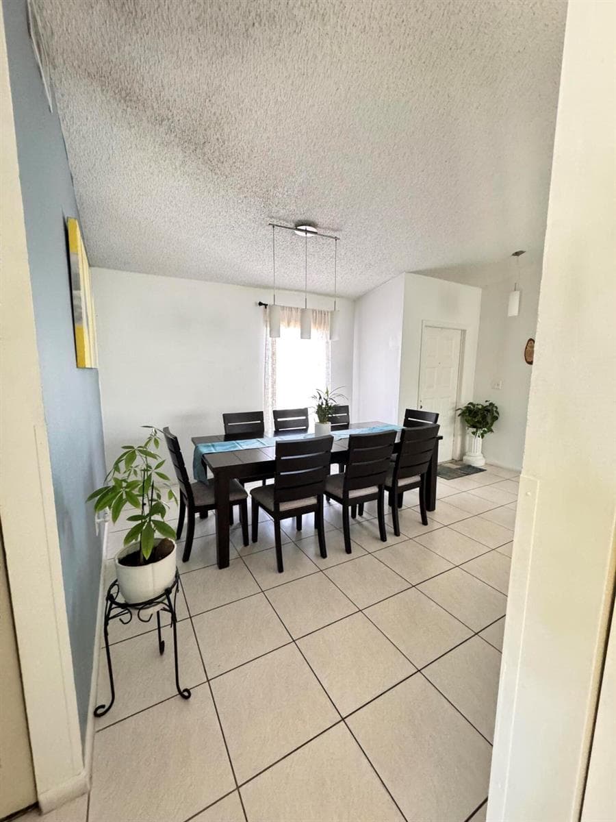 8600 NW 193rd Terrace, Hialeah FL 33015 — 9