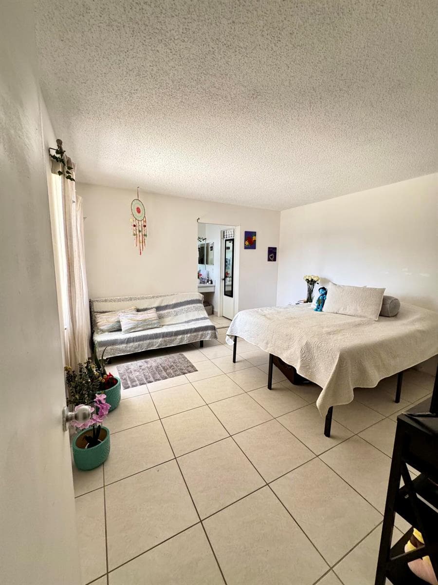8600 NW 193rd Terrace, Hialeah FL 33015 — 10