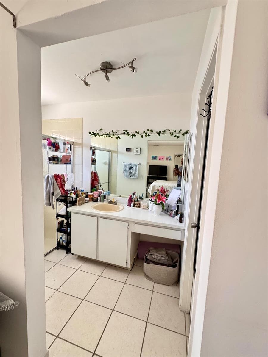 8600 NW 193rd Terrace, Hialeah FL 33015 — 11