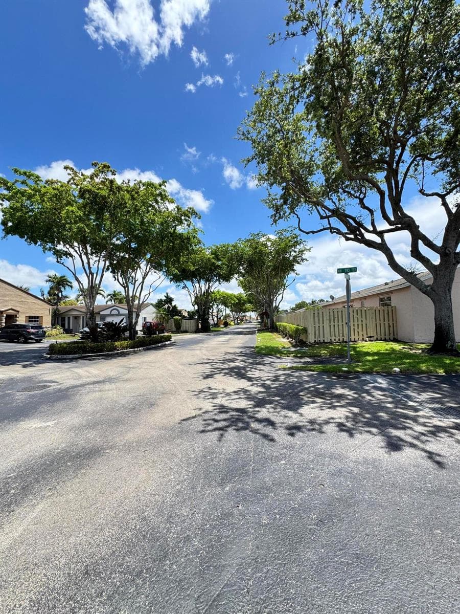 8600 NW 193rd Terrace, Hialeah FL 33015 — 29