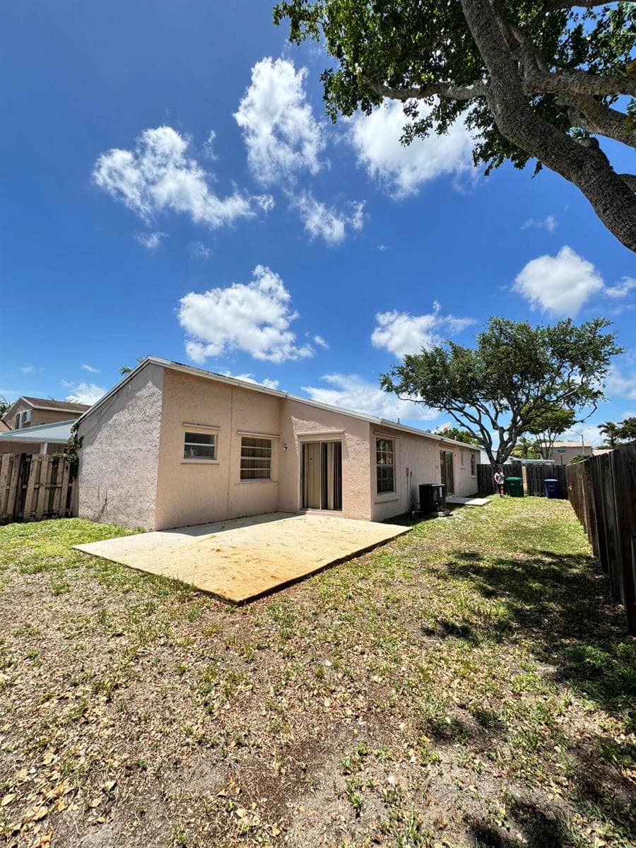 8600 NW 193rd Terrace, Hialeah FL 33015 — 25