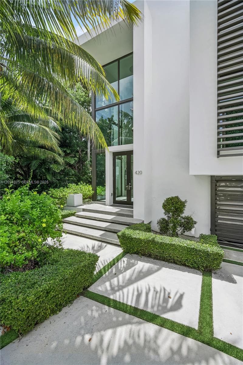 420 N Hibiscus Dr, Miami Beach FL 33139 — 2