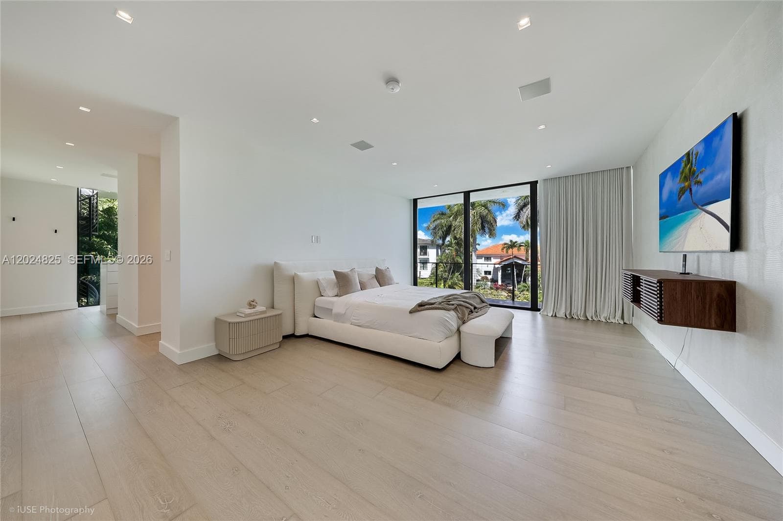 420 N Hibiscus Dr, Miami Beach FL 33139 — 16