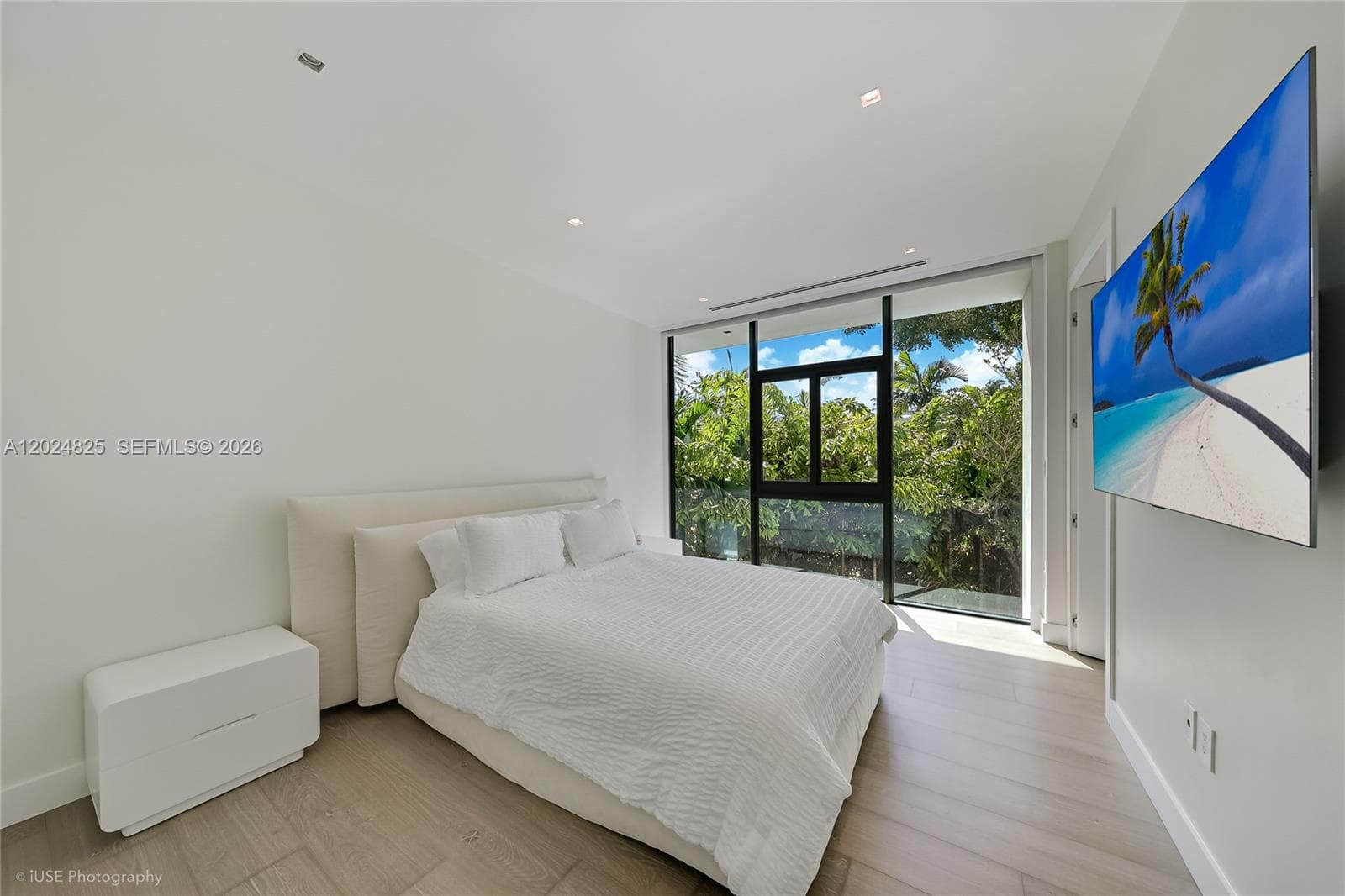 420 N Hibiscus Dr, Miami Beach FL 33139 — 24