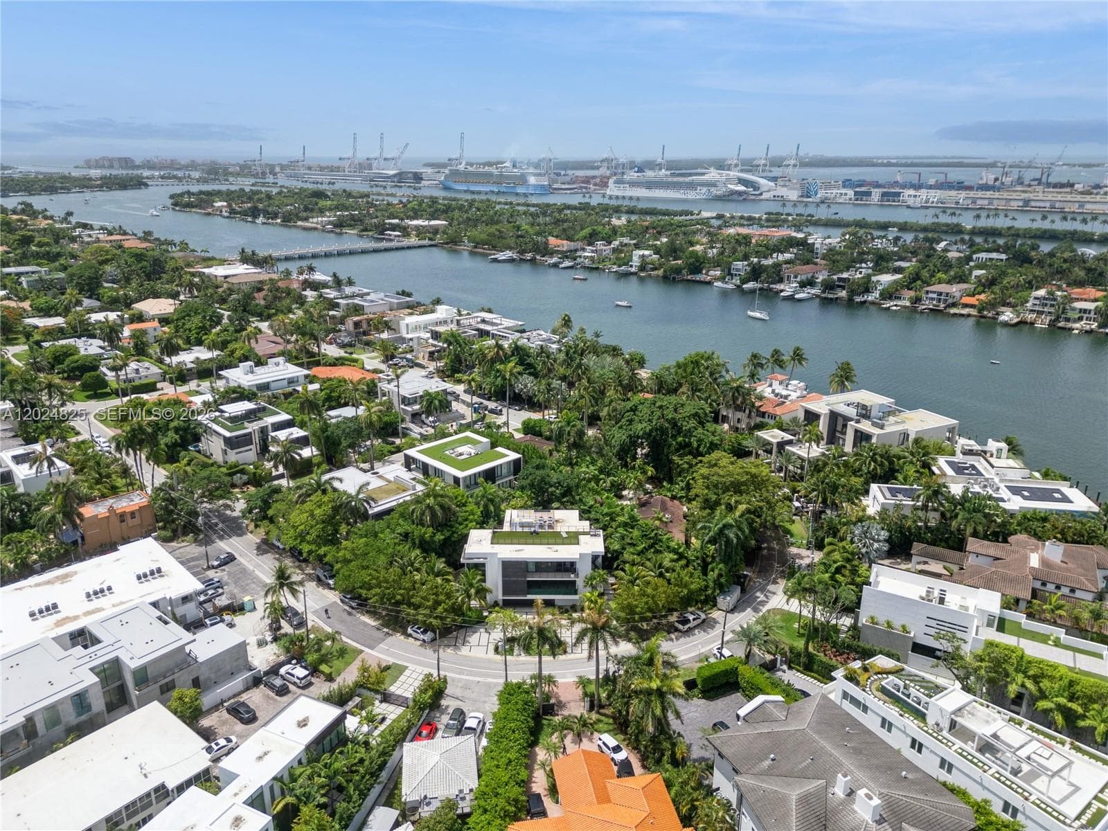 420 N Hibiscus Dr, Miami Beach FL 33139 — 35