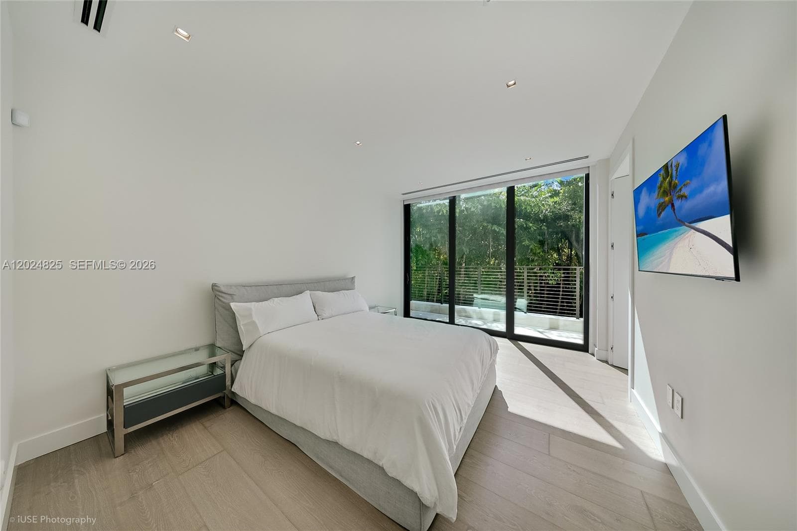 420 N Hibiscus Dr, Miami Beach FL 33139 — 25