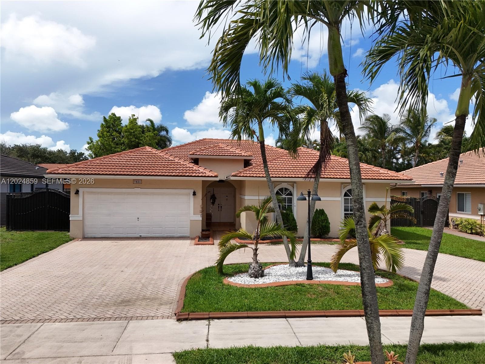 7831 NW 160th Ter, Miami Lakes FL 33016 — 44