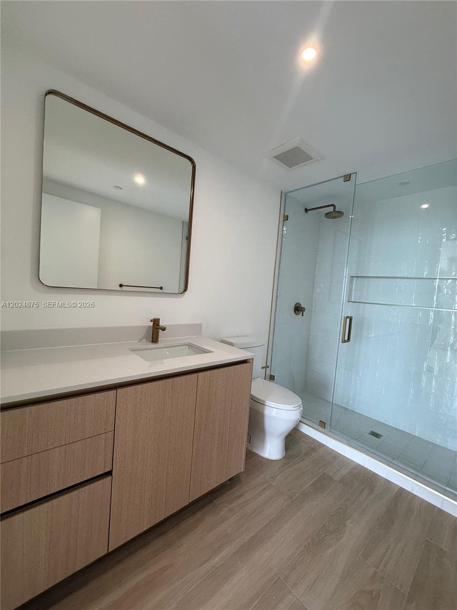 90 NE 32 # 1016, Miami FL 33137 — 6