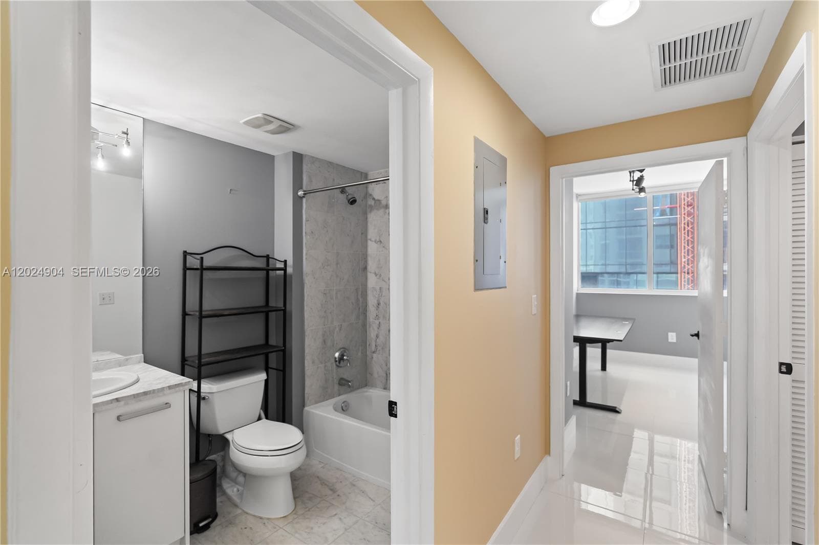 244 Biscayne Blvd # 3108, Miami FL 33132 — 23