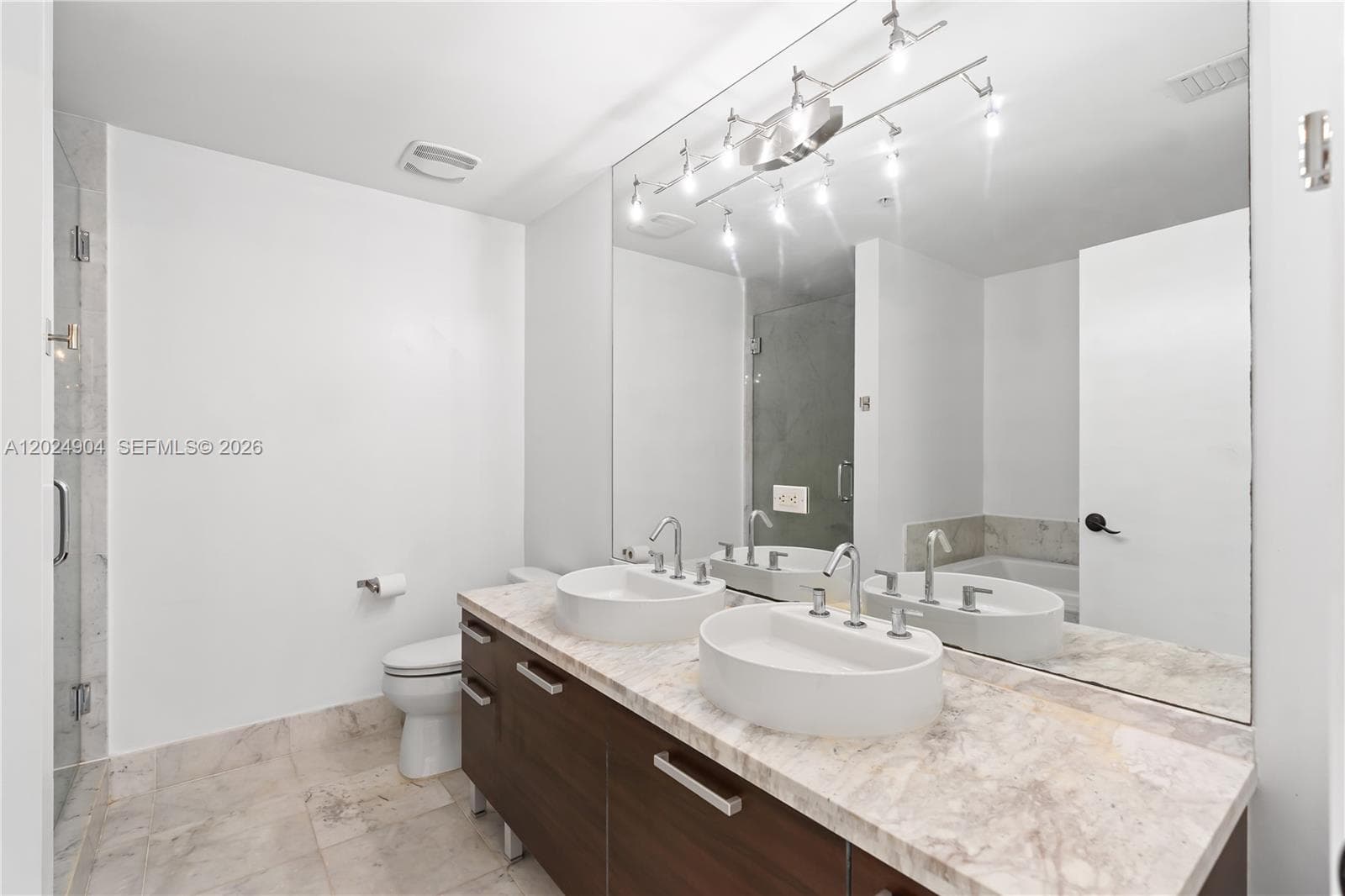 244 Biscayne Blvd # 3108, Miami FL 33132 — 17