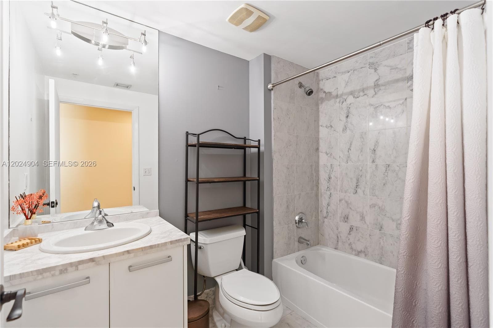 244 Biscayne Blvd # 3108, Miami FL 33132 — 22