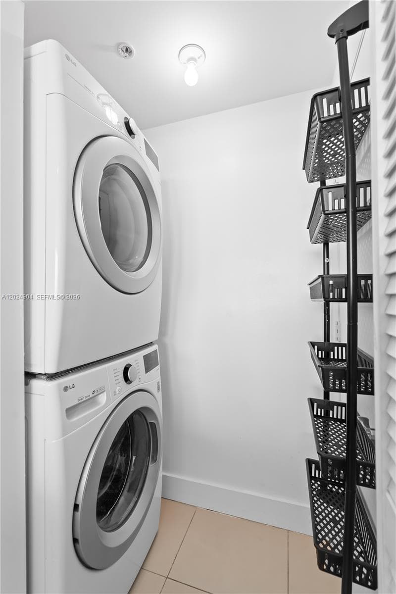244 Biscayne Blvd # 3108, Miami FL 33132 — 24
