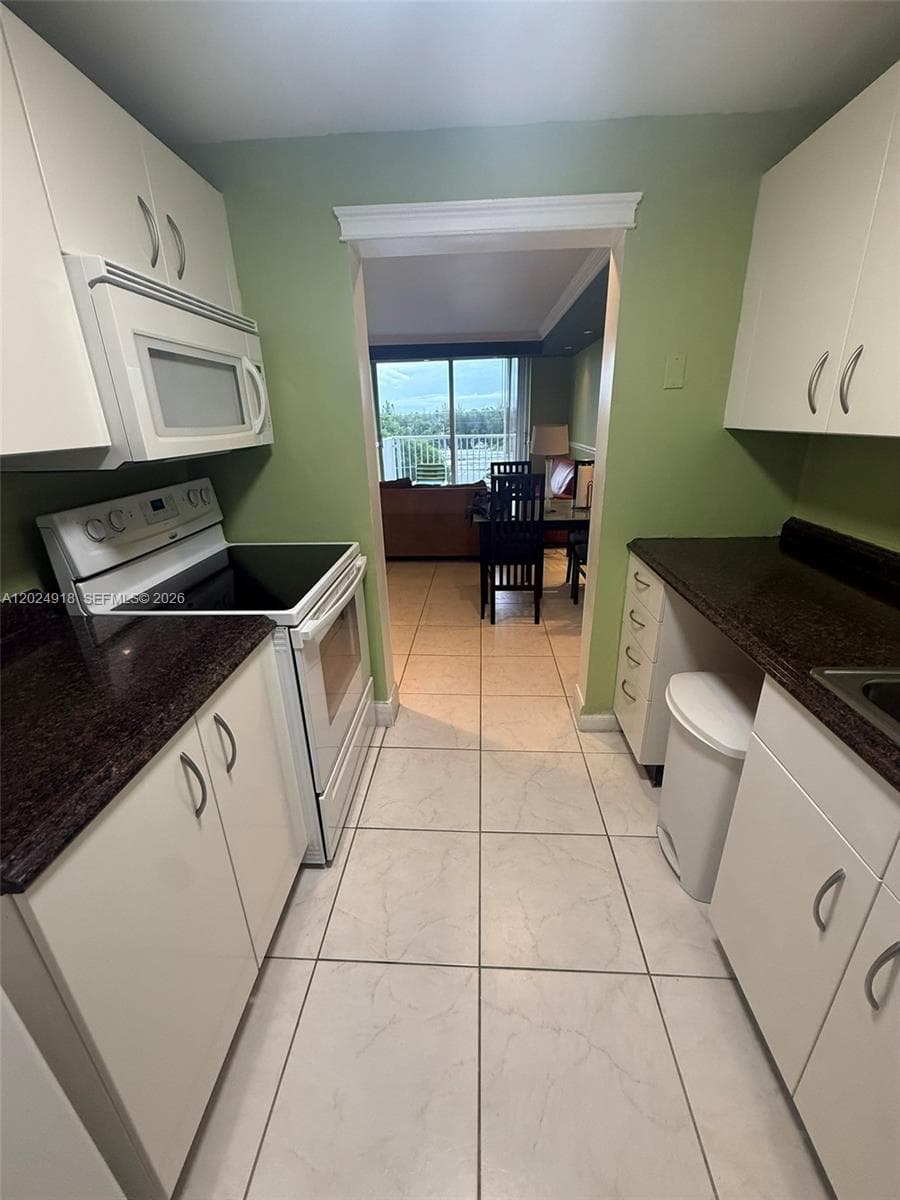 2020 NE 135th St # 503, North Miami FL 33181 — 8