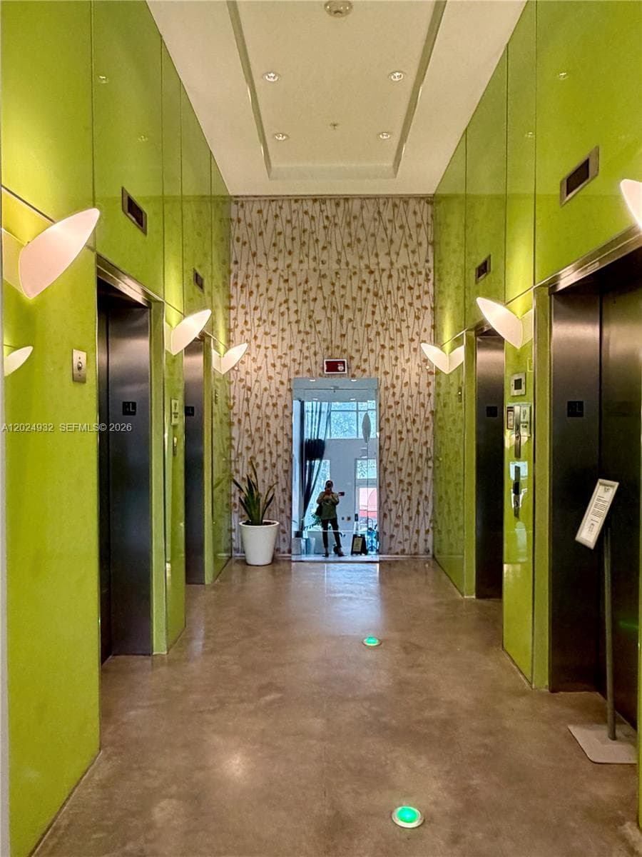 133 NE 2nd Ave # 1909, Miami FL 33132 — 32