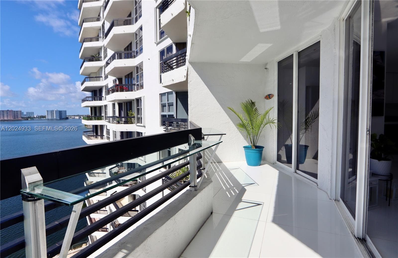 3600 Mystic Pointe Dr # 1115, Aventura FL 33180 — 27