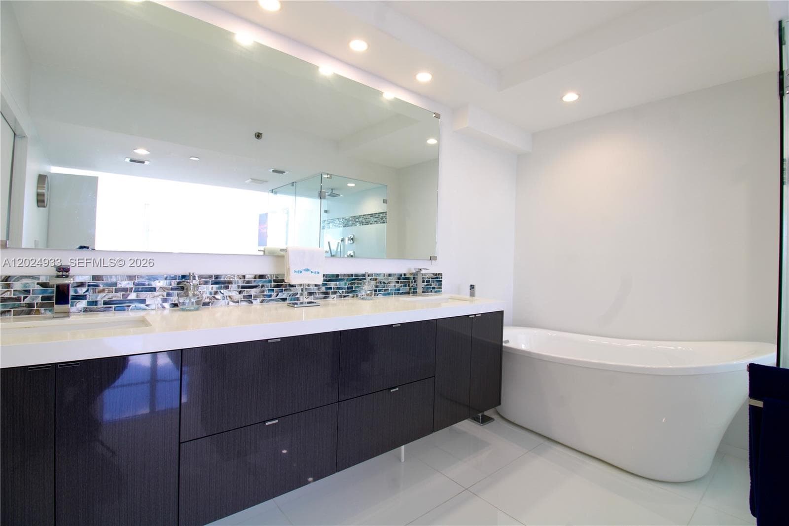 3600 Mystic Pointe Dr # 1115, Aventura FL 33180 — 20
