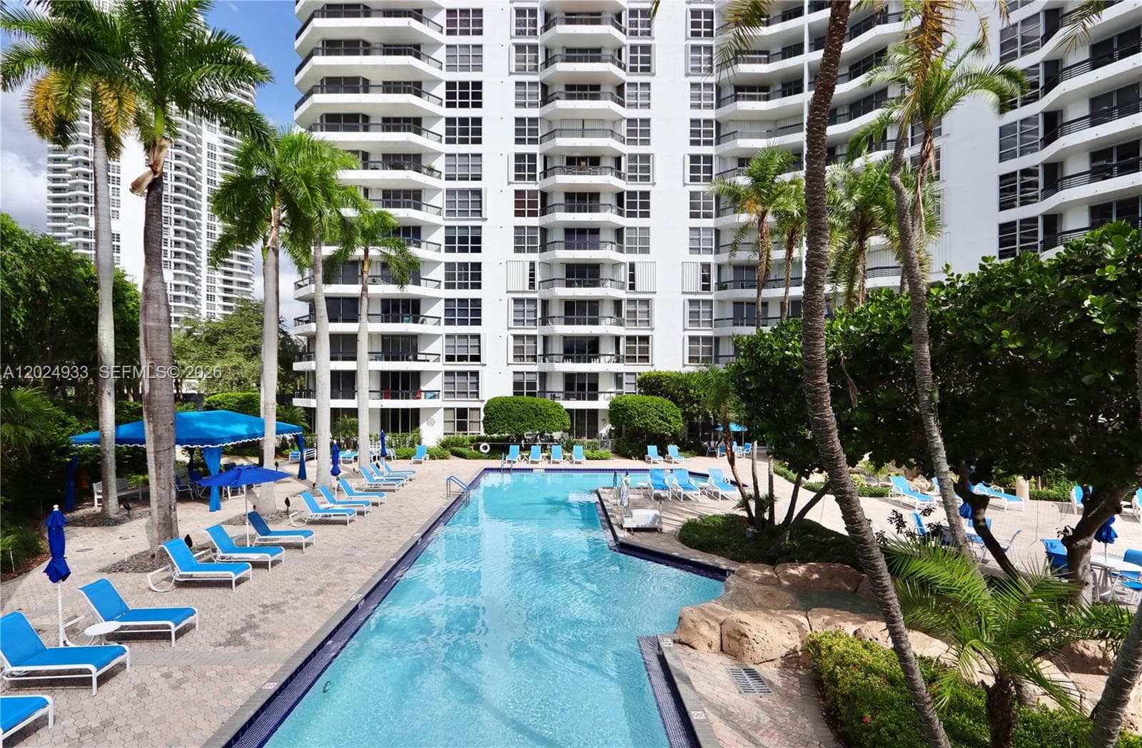 3600 Mystic Pointe Dr # 1115, Aventura FL 33180 — 34