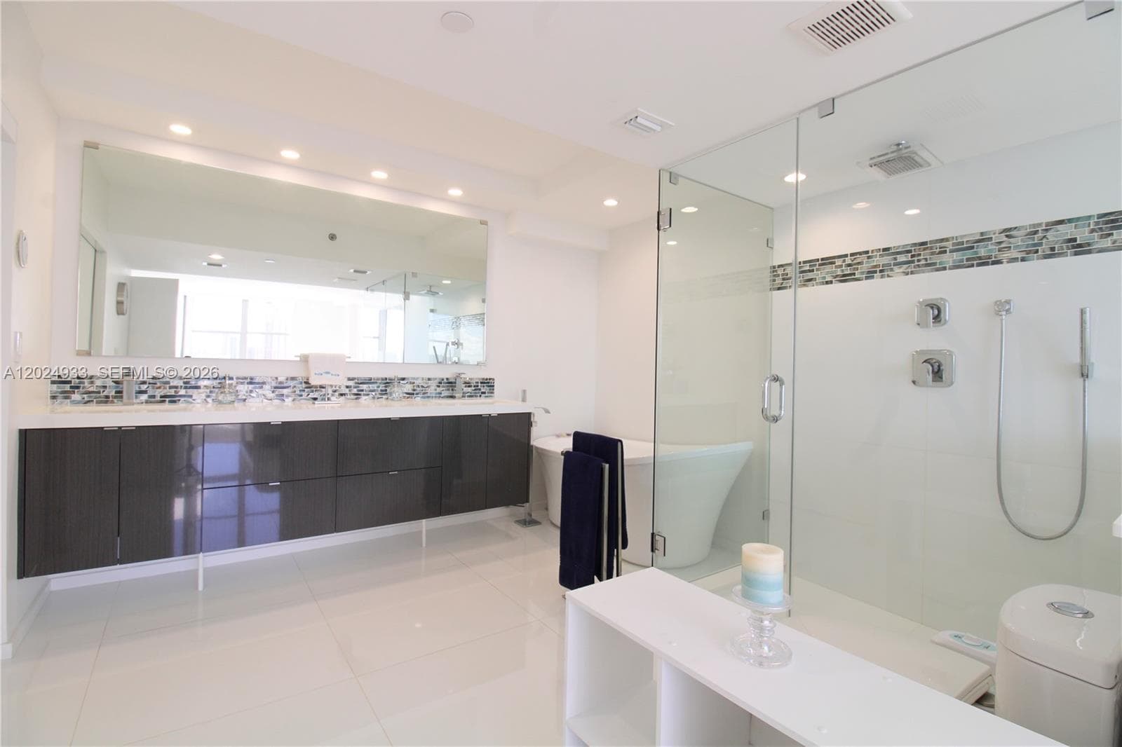 3600 Mystic Pointe Dr # 1115, Aventura FL 33180 — 19