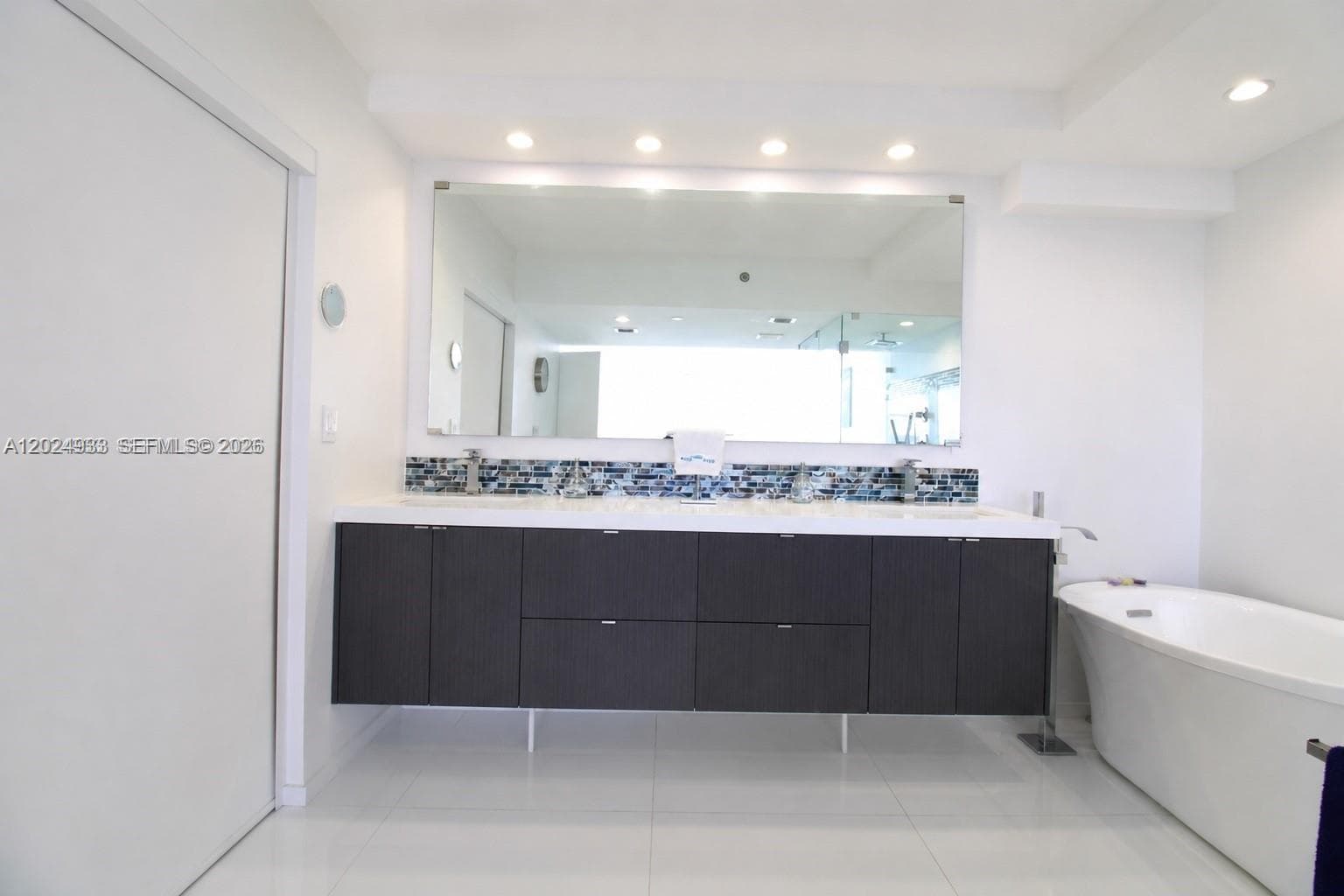3600 Mystic Pointe Dr # 1115, Aventura FL 33180 — 21