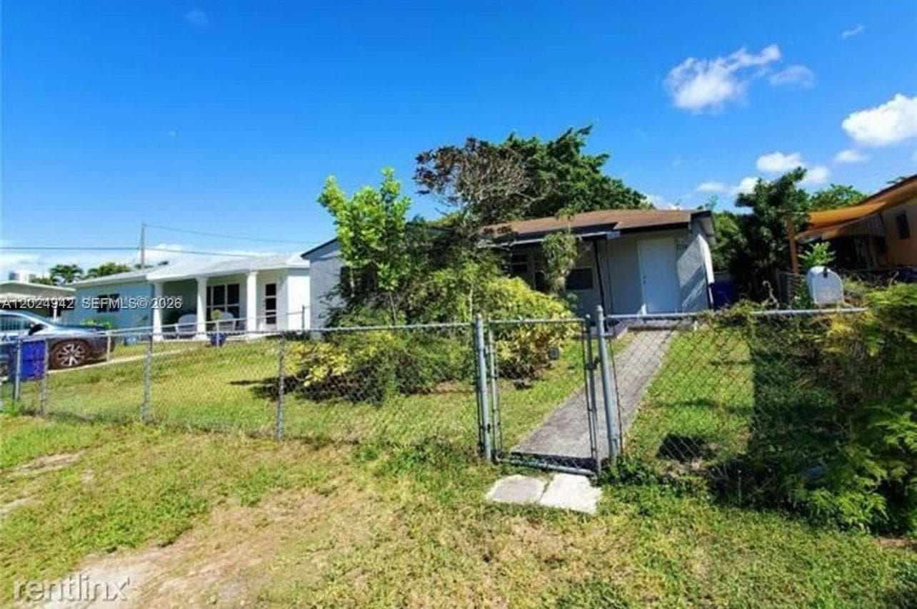 1770 NE 170th St, North Miami Beach FL 33162 — 11