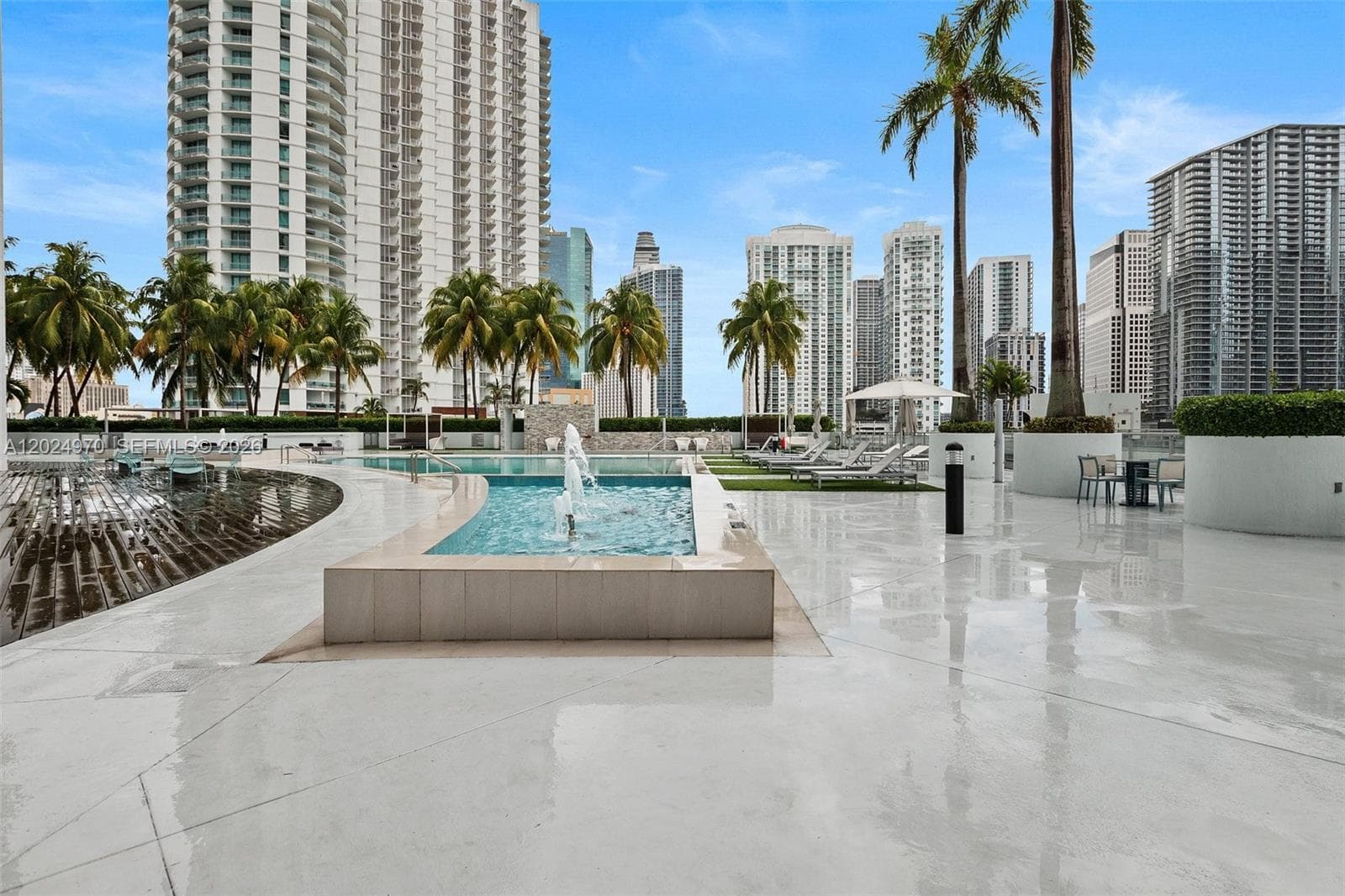 90 SW 3rd St # 3810, Miami FL 33130 — 33
