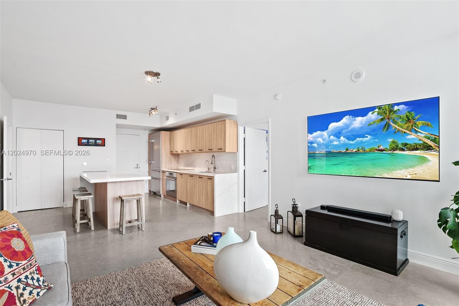 90 SW 3rd St # 3810, Miami FL 33130 — 15