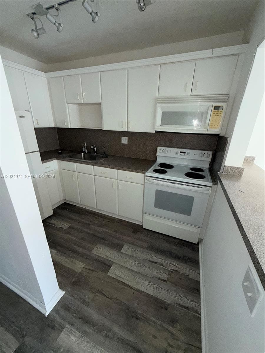 1470 NE 125th Ter # 605, North Miami FL 33161 — 7