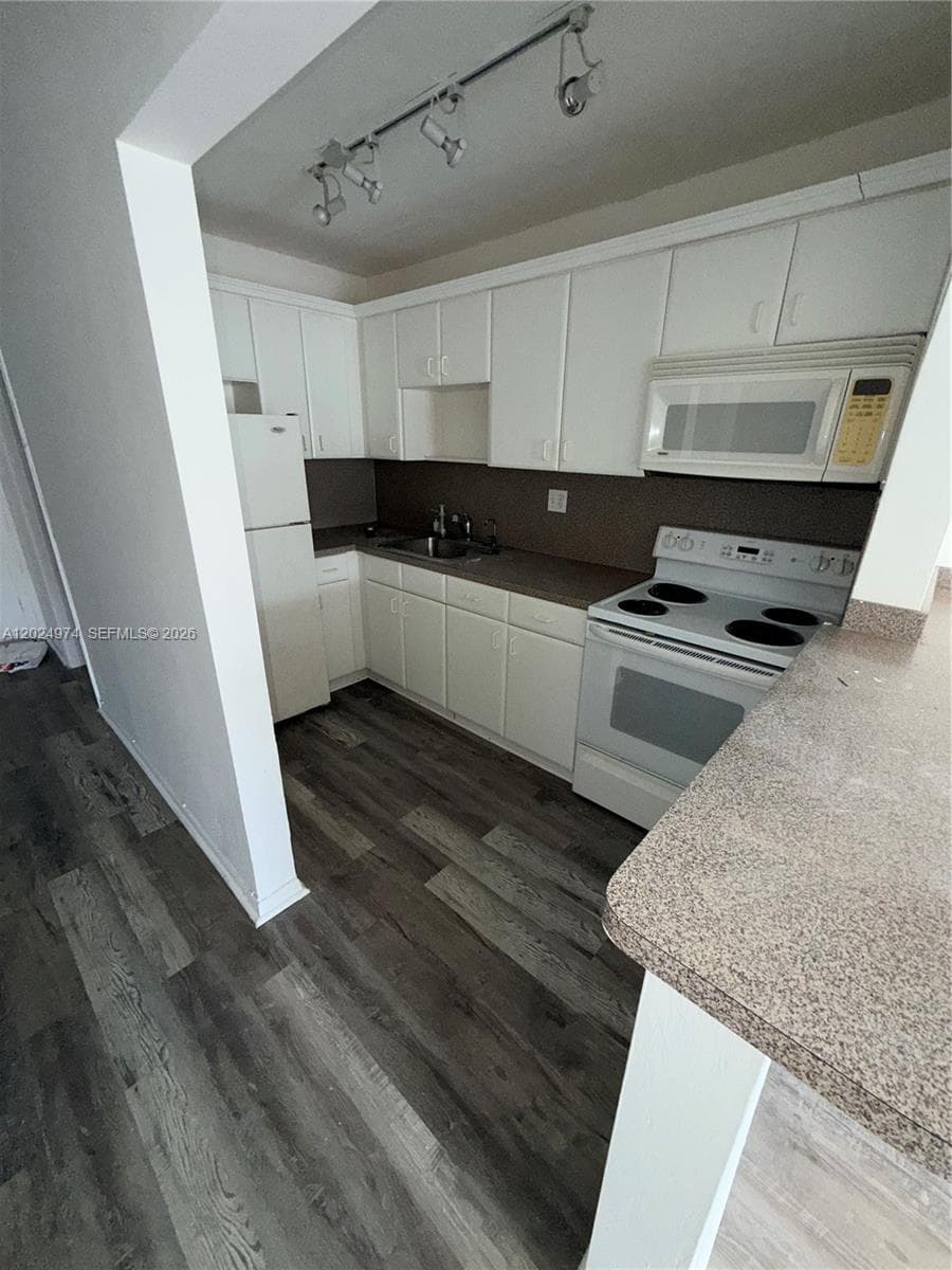 1470 NE 125th Ter # 605, North Miami FL 33161 — 8