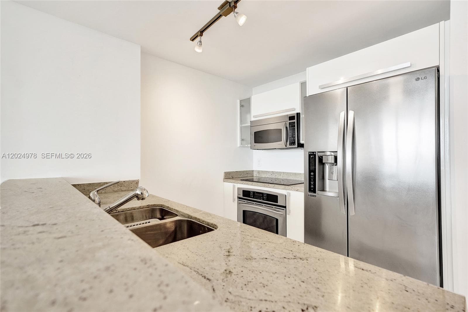 601 NE 36th St # 1508, Miami FL 33137 — 17