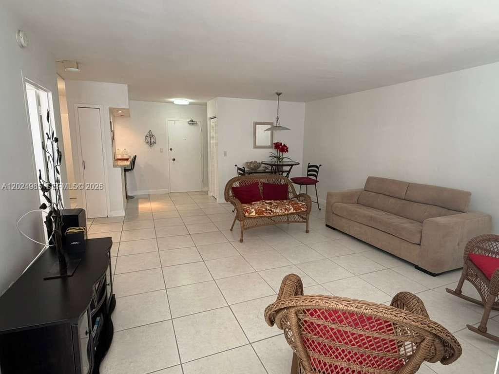 5313 Collins Ave # 1109, Miami Beach FL 33140 — 4