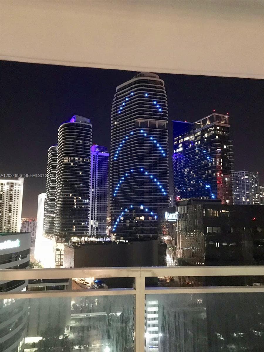950 Brickell Bay Dr # 2000, Miami FL 33131 — 3