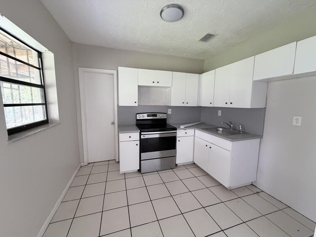 639 SW 3rd Terrace, Homestead FL 33034 — 3