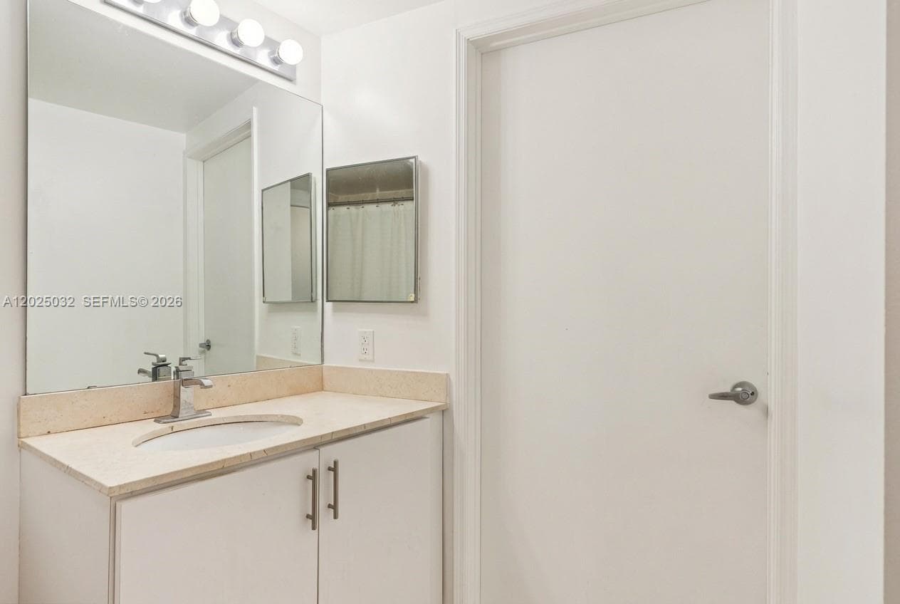 1750 N Bayshore Dr # 5611, Miami FL 33132 — 12