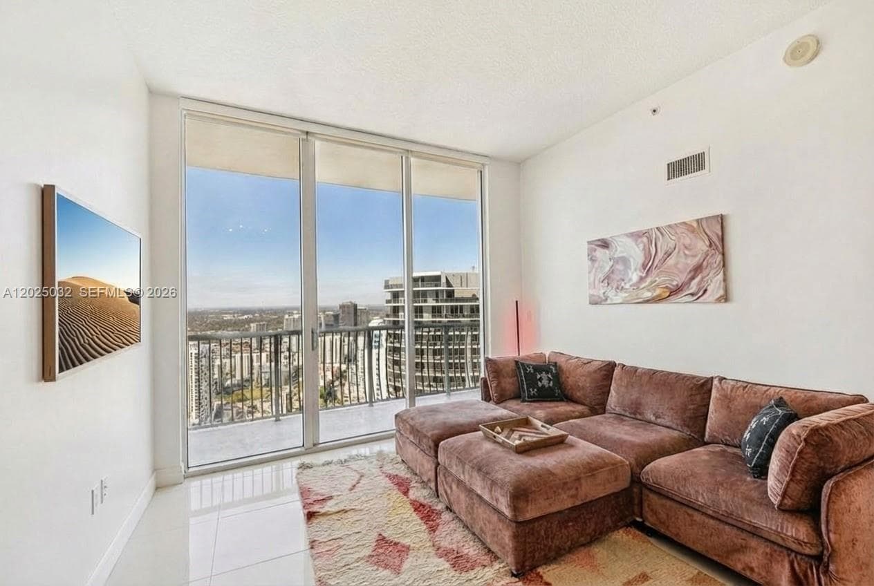 1750 N Bayshore Dr # 5611, Miami FL 33132 — 10