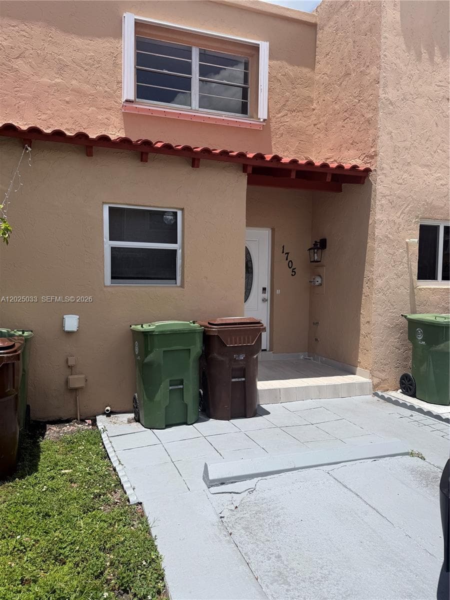1705 W 57th St # 506, Hialeah FL 33012 — 1