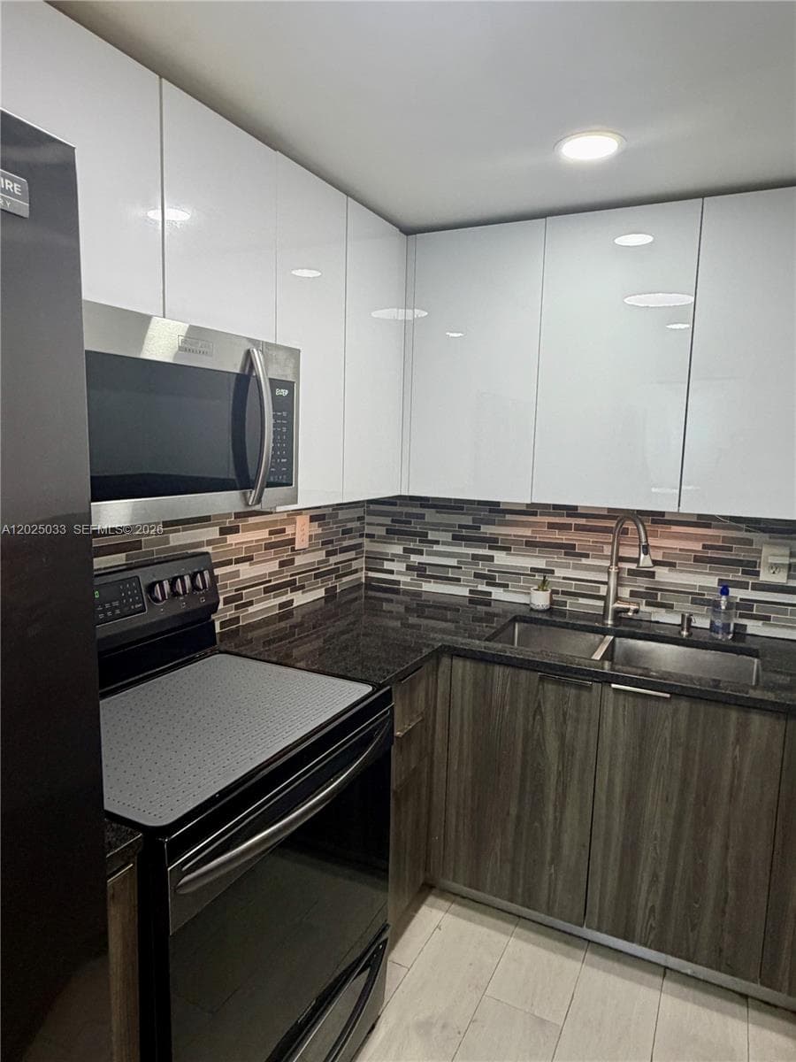 1705 W 57th St # 506, Hialeah FL 33012 — 10