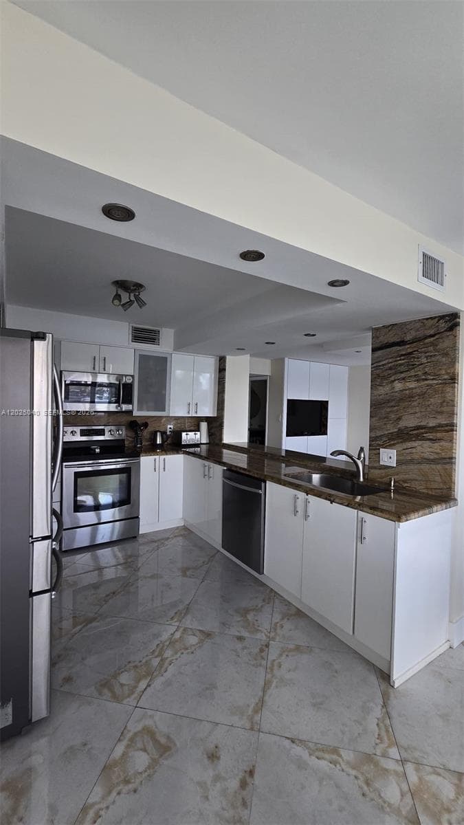 16558 NE 26th Ave # 5D, North Miami Beach FL 33160 — 18
