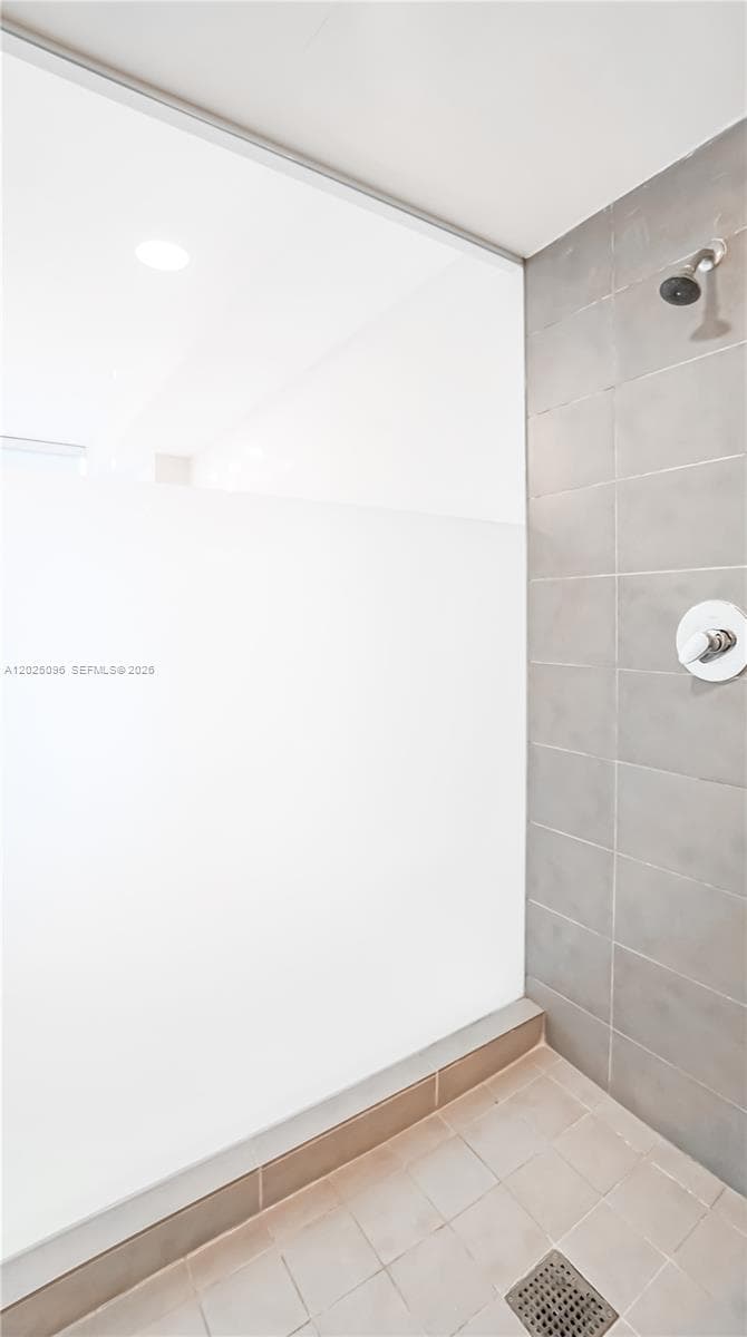 92 SW 3rd St # 1803, Miami FL 33130 — 10