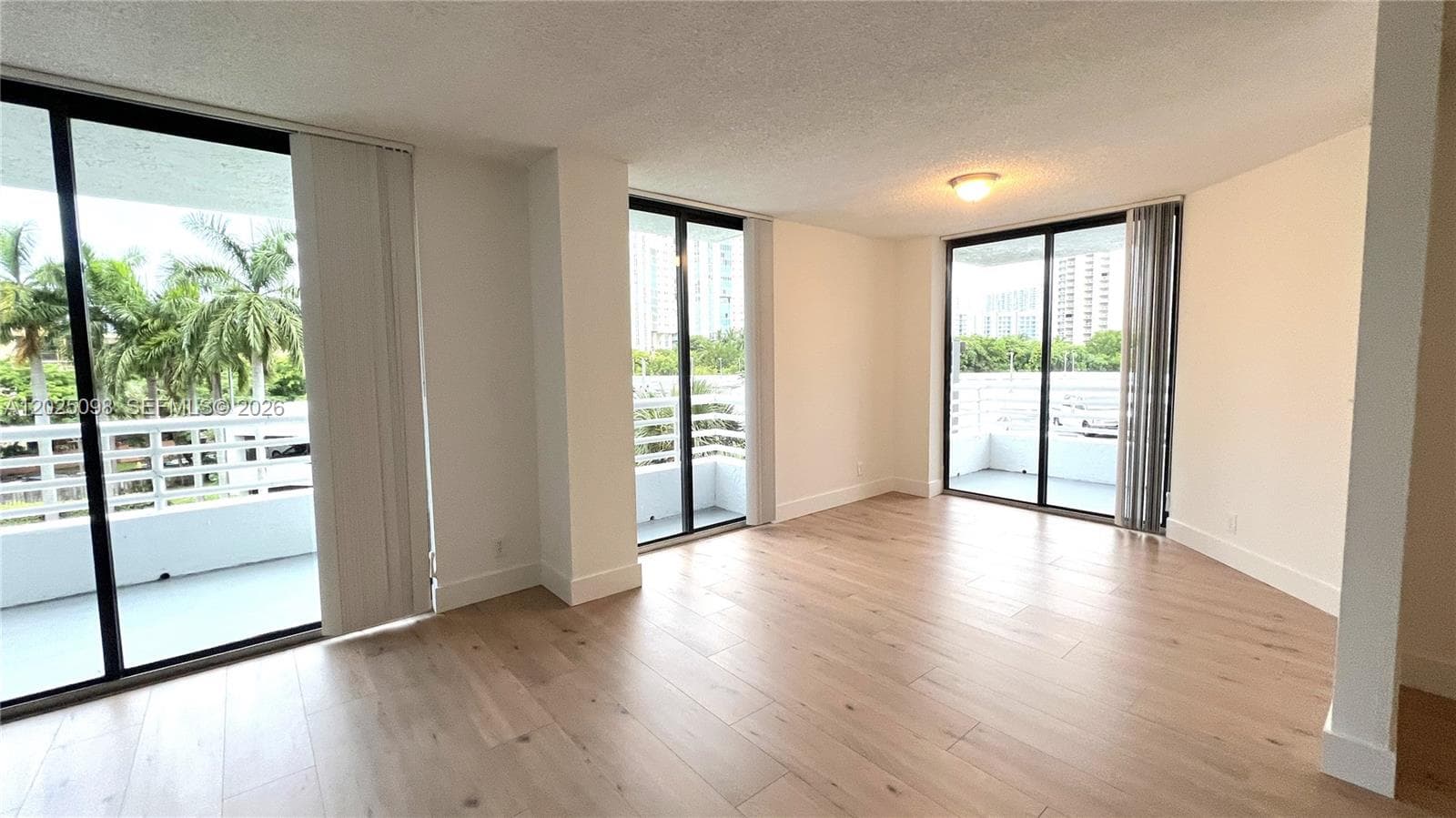 3300 NE 192nd St # 418, Aventura FL 33180 — 2