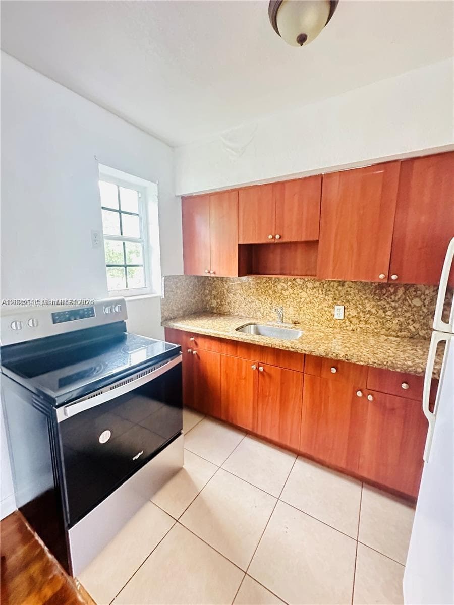 2371 SW 27th St, Miami FL 33133 — 12