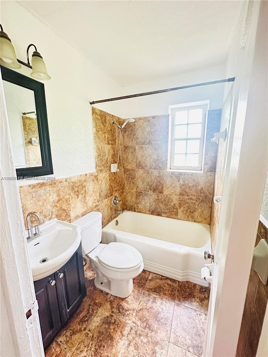 2371 SW 27th St, Miami FL 33133 — 10
