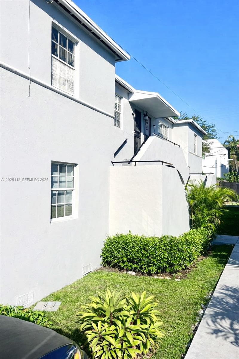2371 SW 27th St, Miami FL 33133 — 4